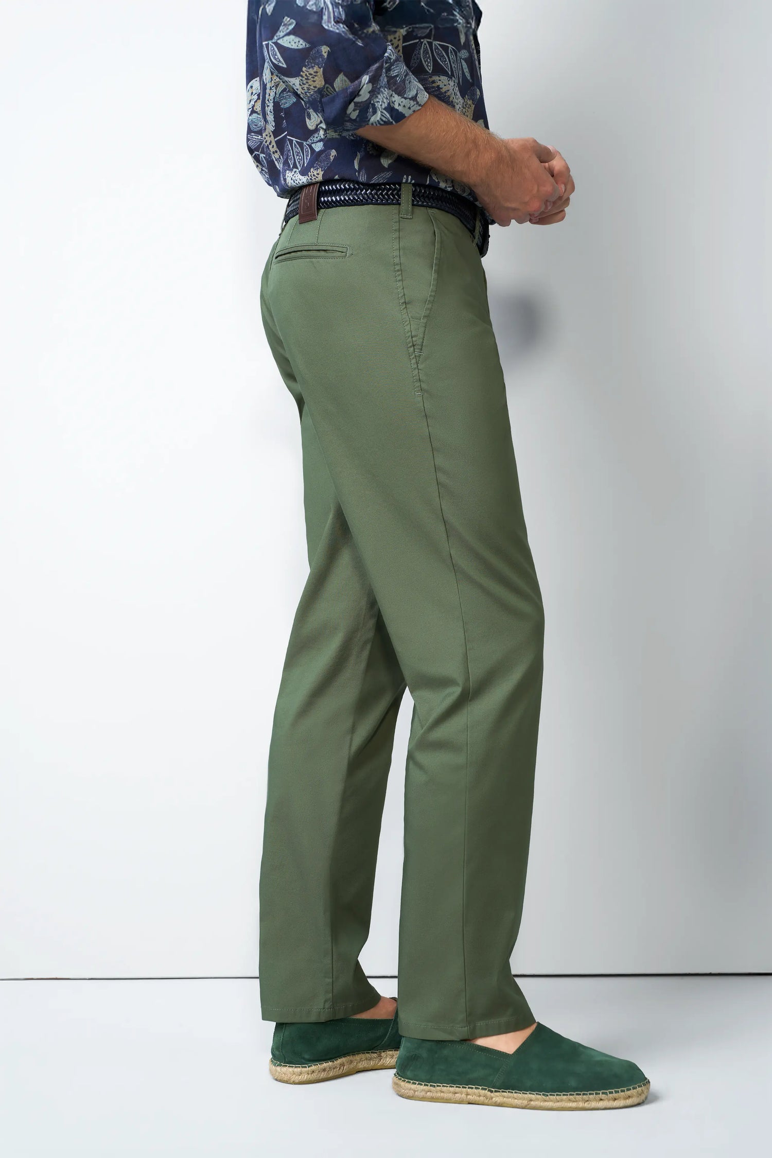CHINO 1-6010 ULTRA-LIGHTWEIGHT, FUNCTIONAL CHINOS