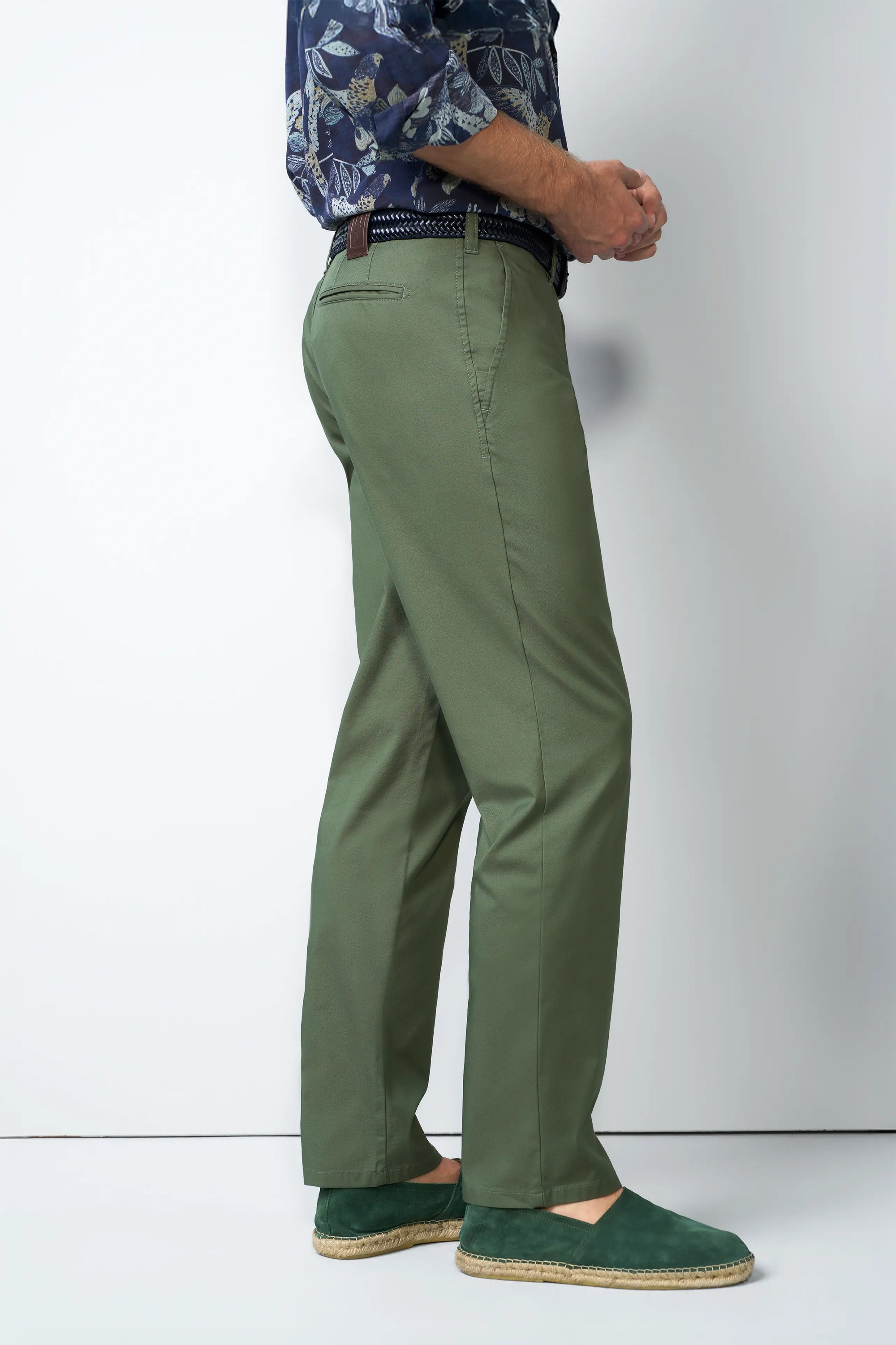 CHINO 1-6010 ULTRA-LIGHTWEIGHT, FUNCTIONAL CHINOS