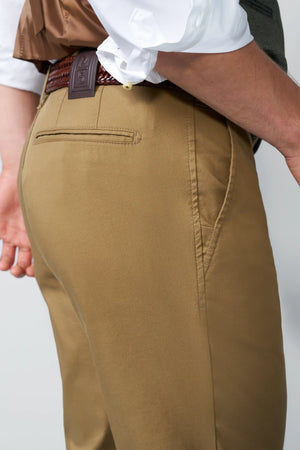 CHINO 1-6010 ULTRA-LIGHTWEIGHT, FUNCTIONAL CHINOS
