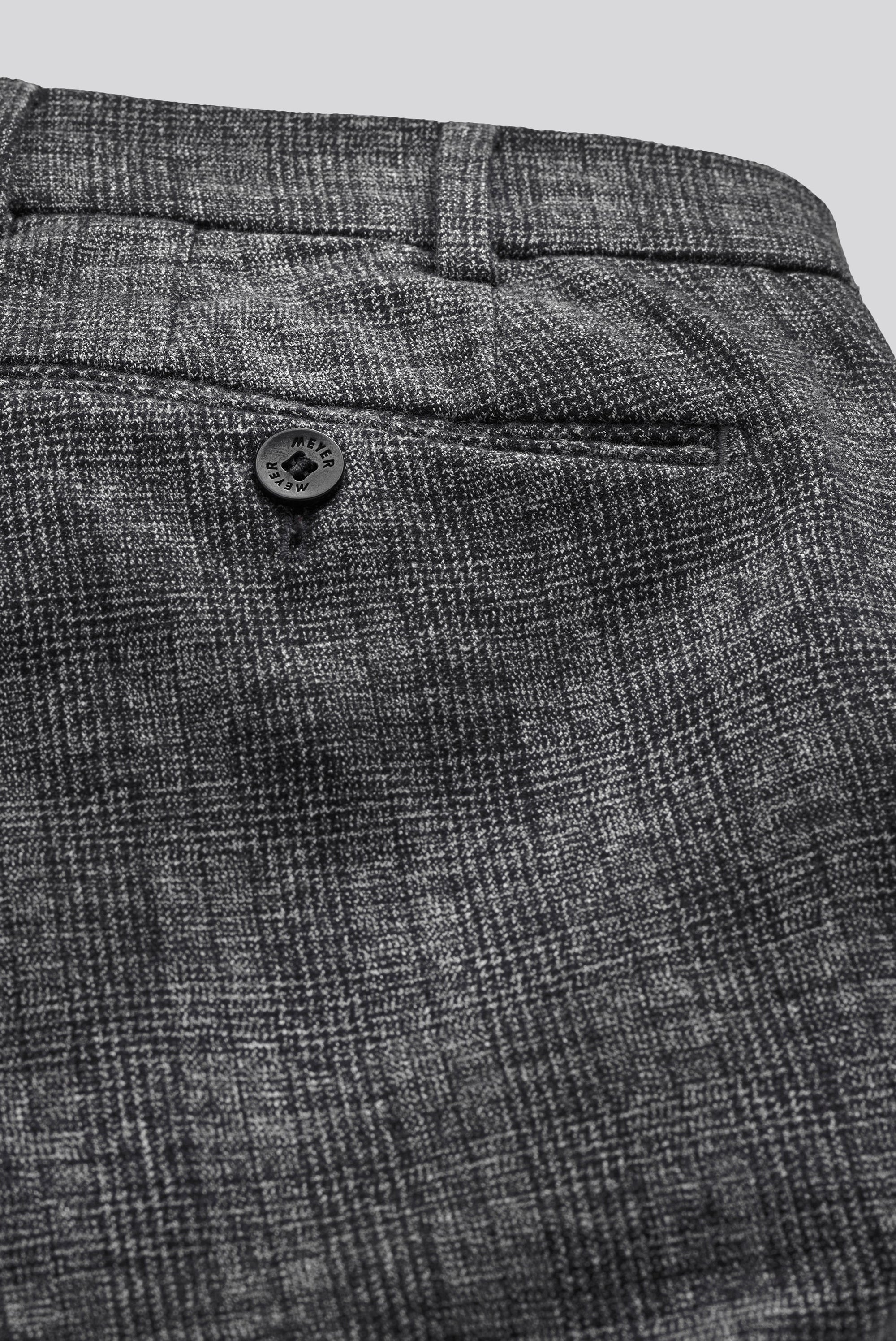 Bonn 2-8601 LUXURY PRINCE-OF-WALES