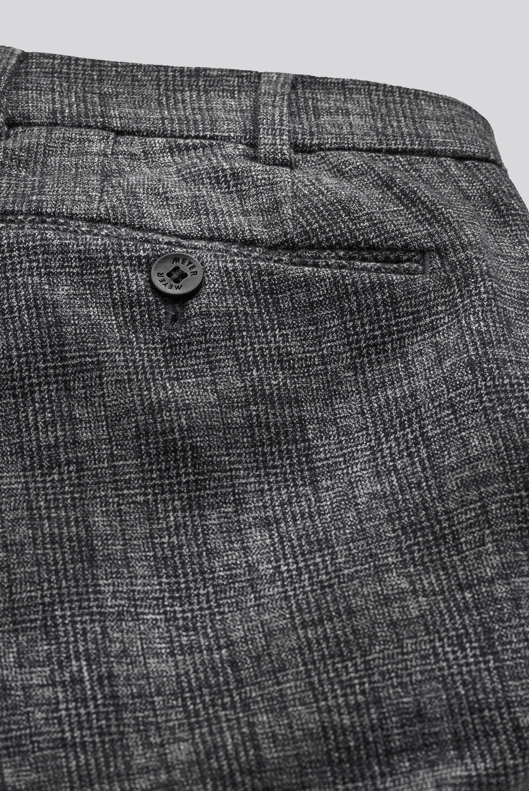 Bonn 2-8601 LUXURY PRINCE-OF-WALES