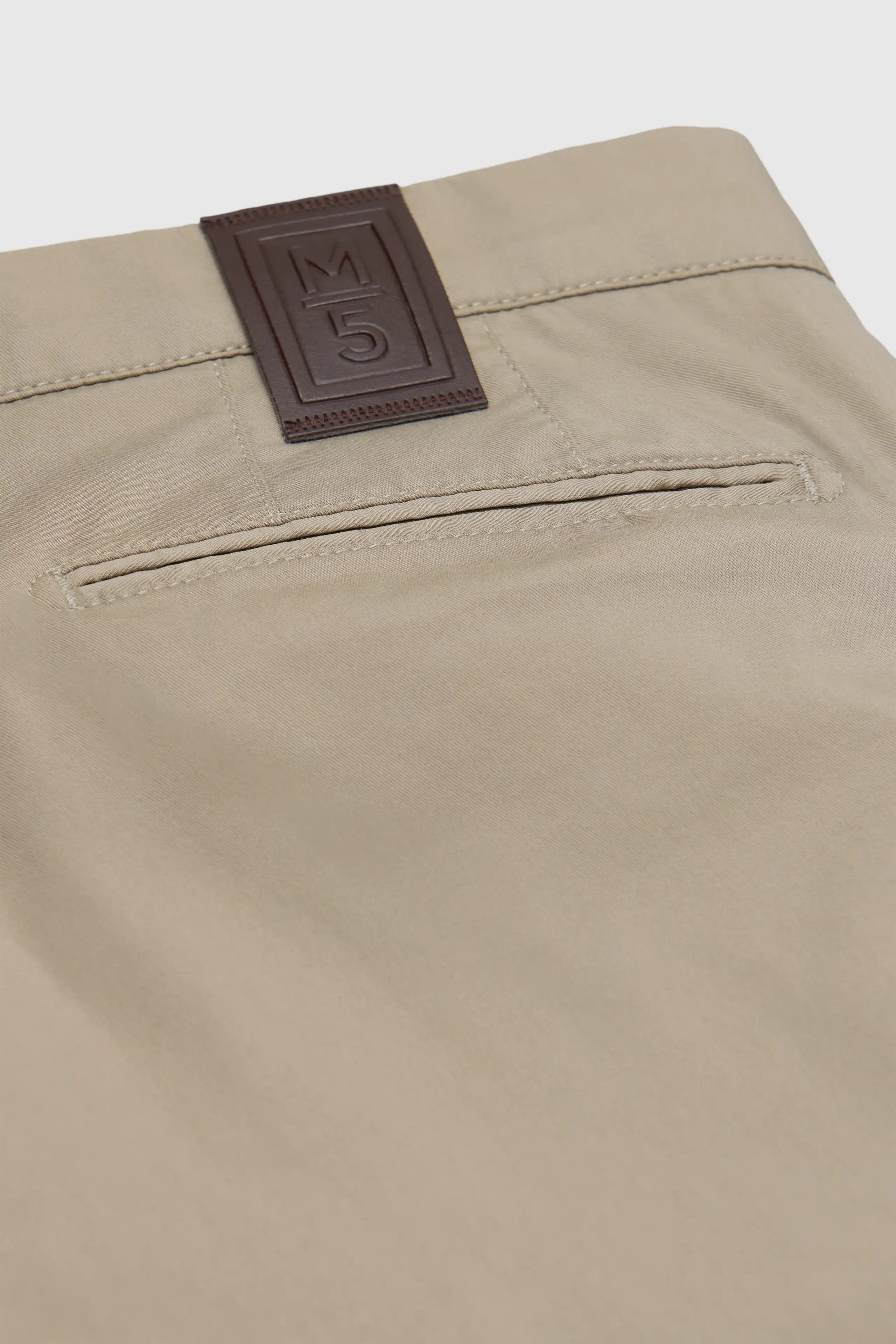 CHINO 1-6010 ULTRA-LIGHTWEIGHT, FUNCTIONAL CHINOS
